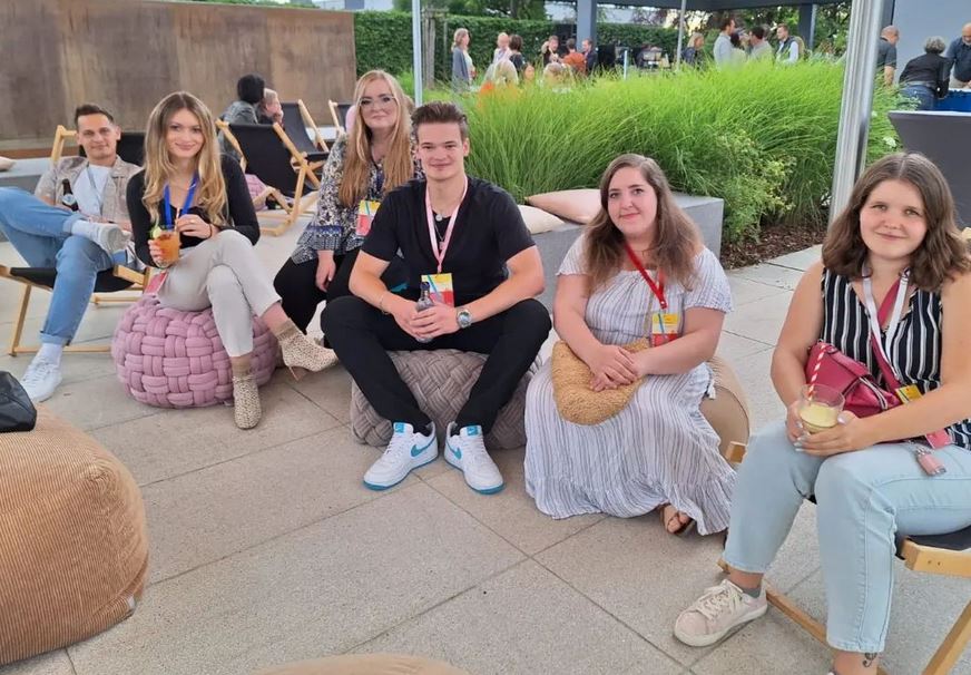 Volontäre von Holzmann Medien auf dem hauseigenen Sommerfest